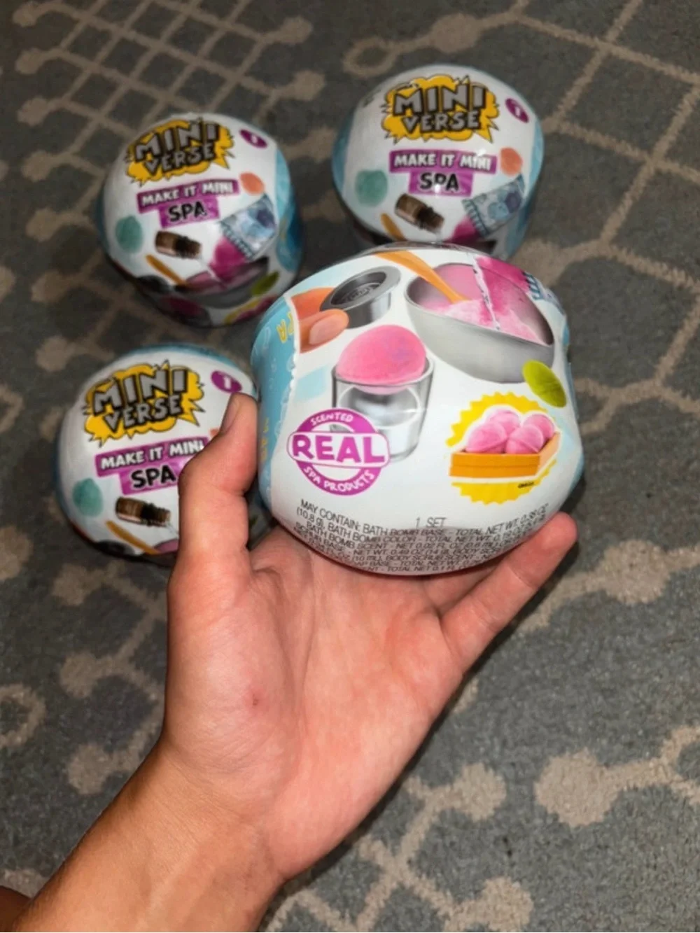 Mini Verse Make It Mini! Spa Surprise Ball - Blue